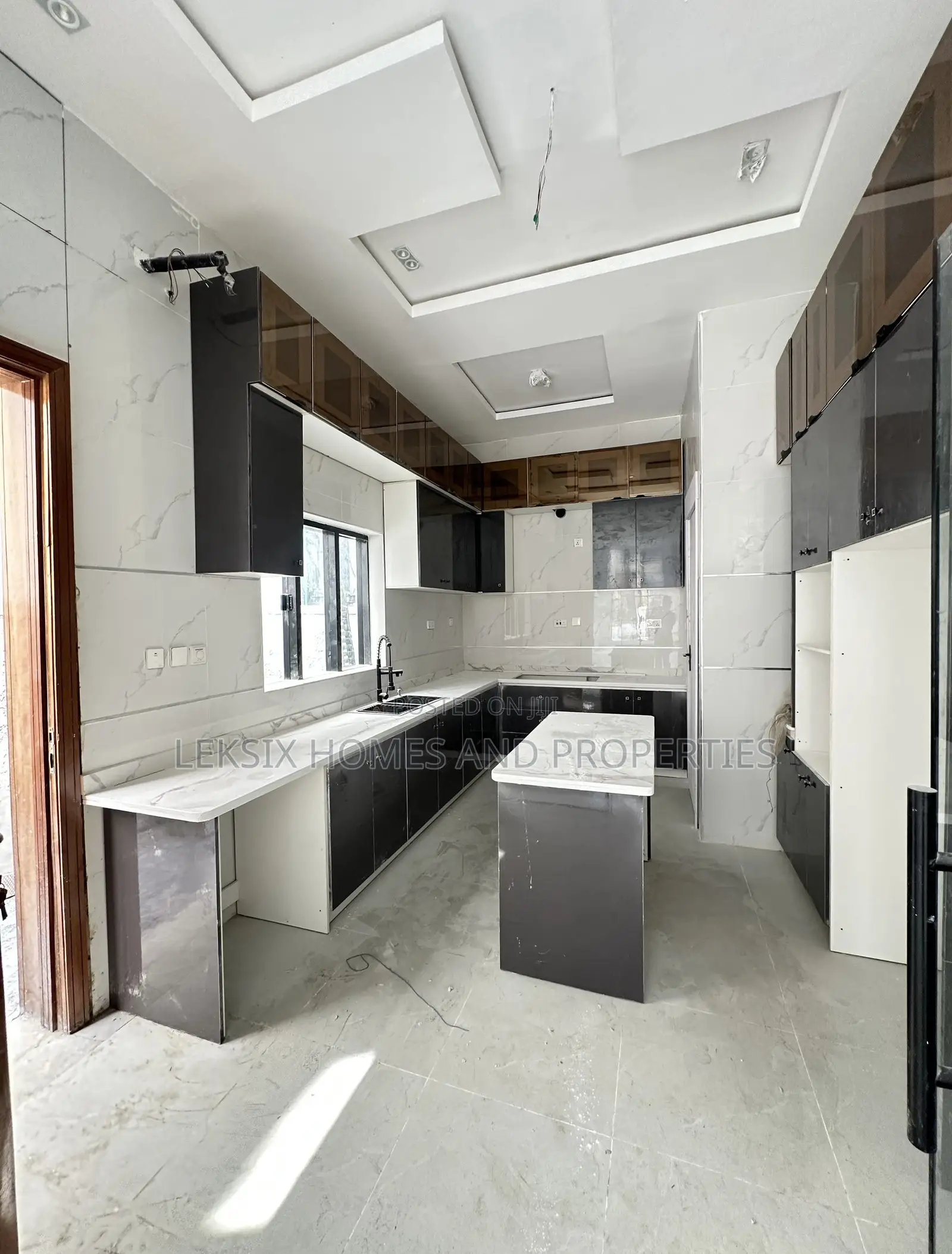 4bdrm Duplex in A Well Secured, Chevron for sale