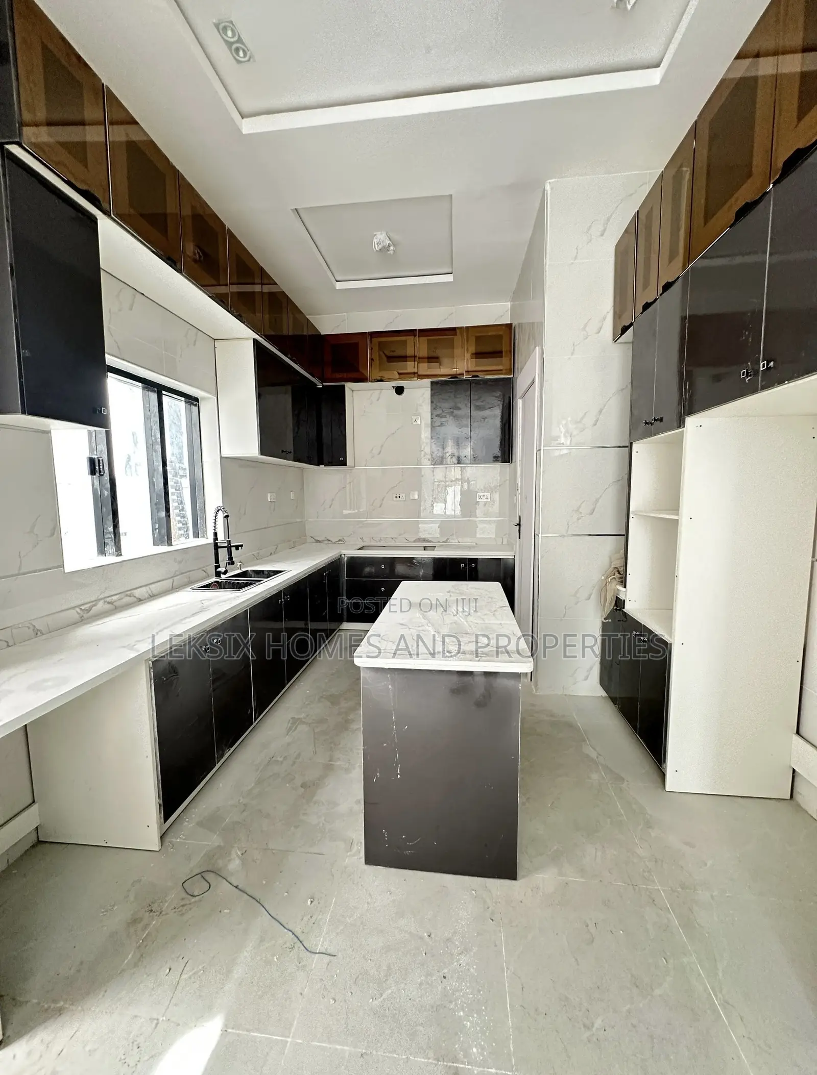 4bdrm Duplex in A Well Secured, Chevron for sale