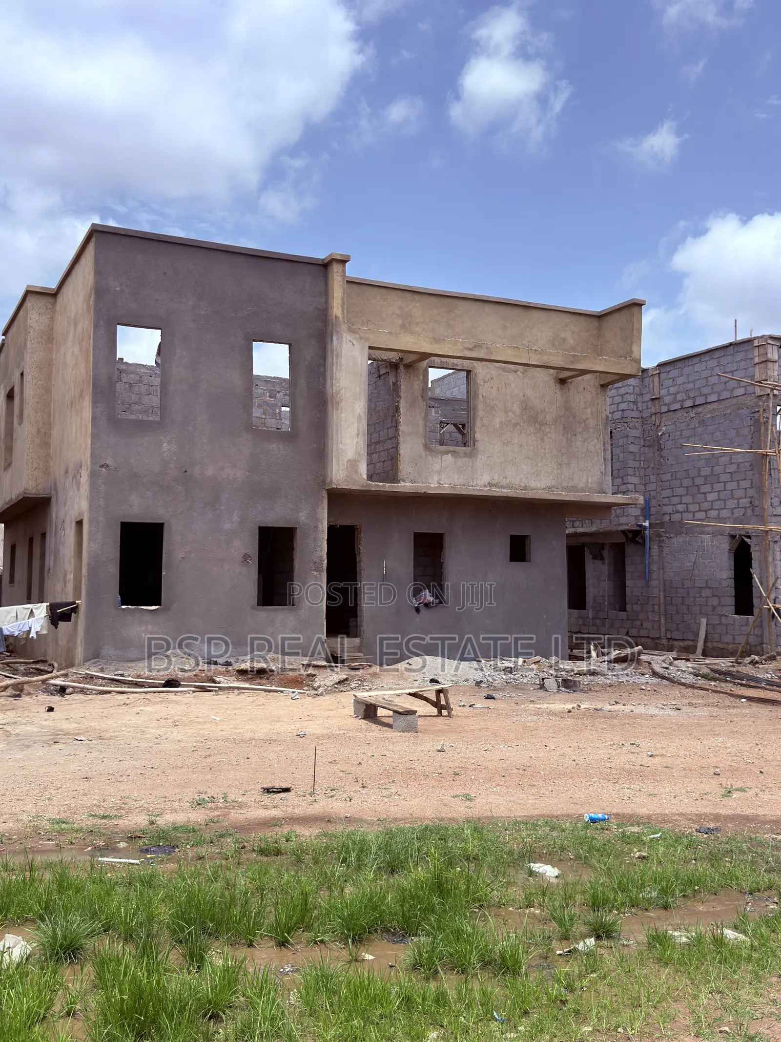 4 Bedrooms Fully Detached Duplex With a Boys Quarters,
