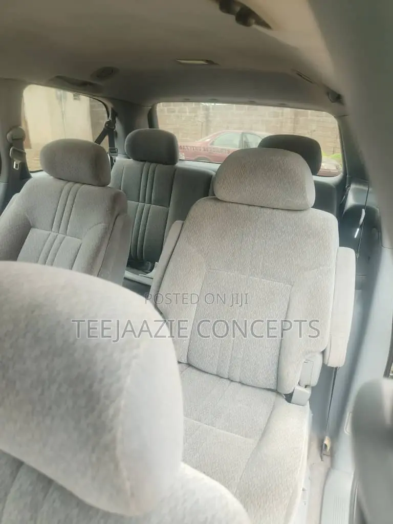 Toyota Sienna 2000 Gray