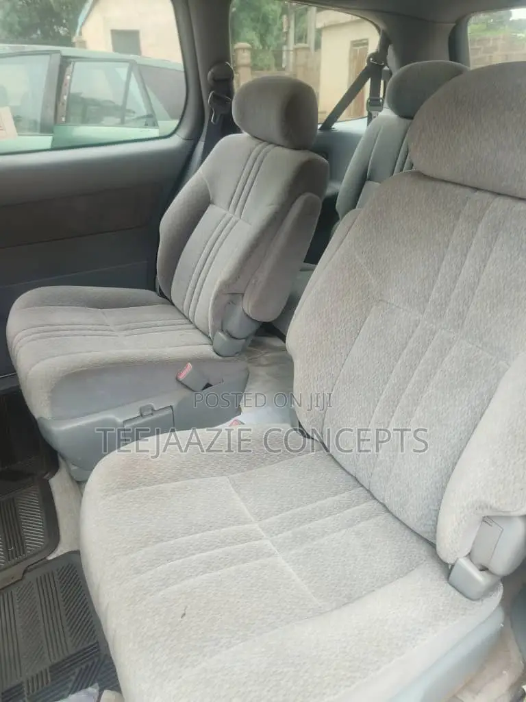 Toyota Sienna 2000 Gray
