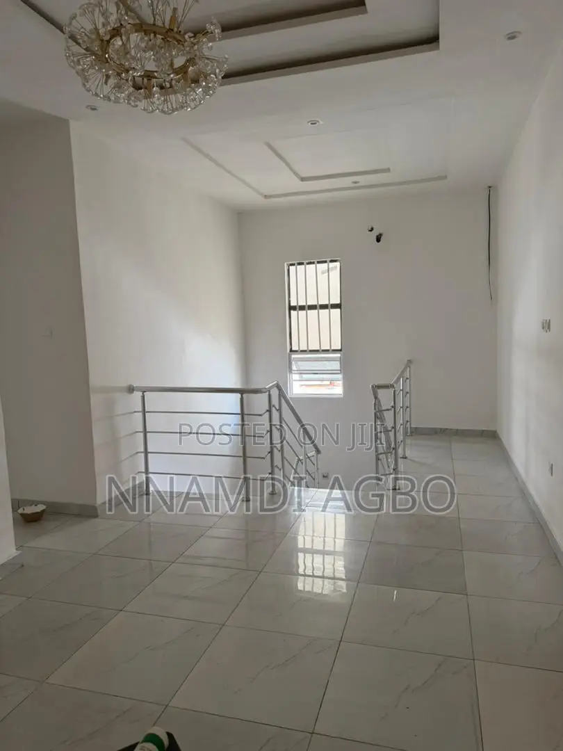 4bdrm Duplex in Chevron for rent
