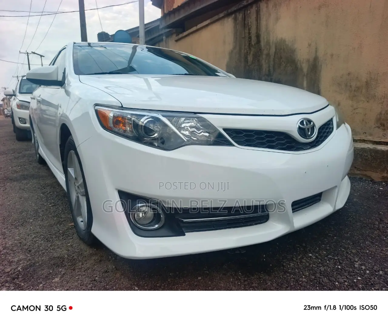 Toyota Camry SE 4dr Sedan (2.5L 4cyl 6A) 2013 White