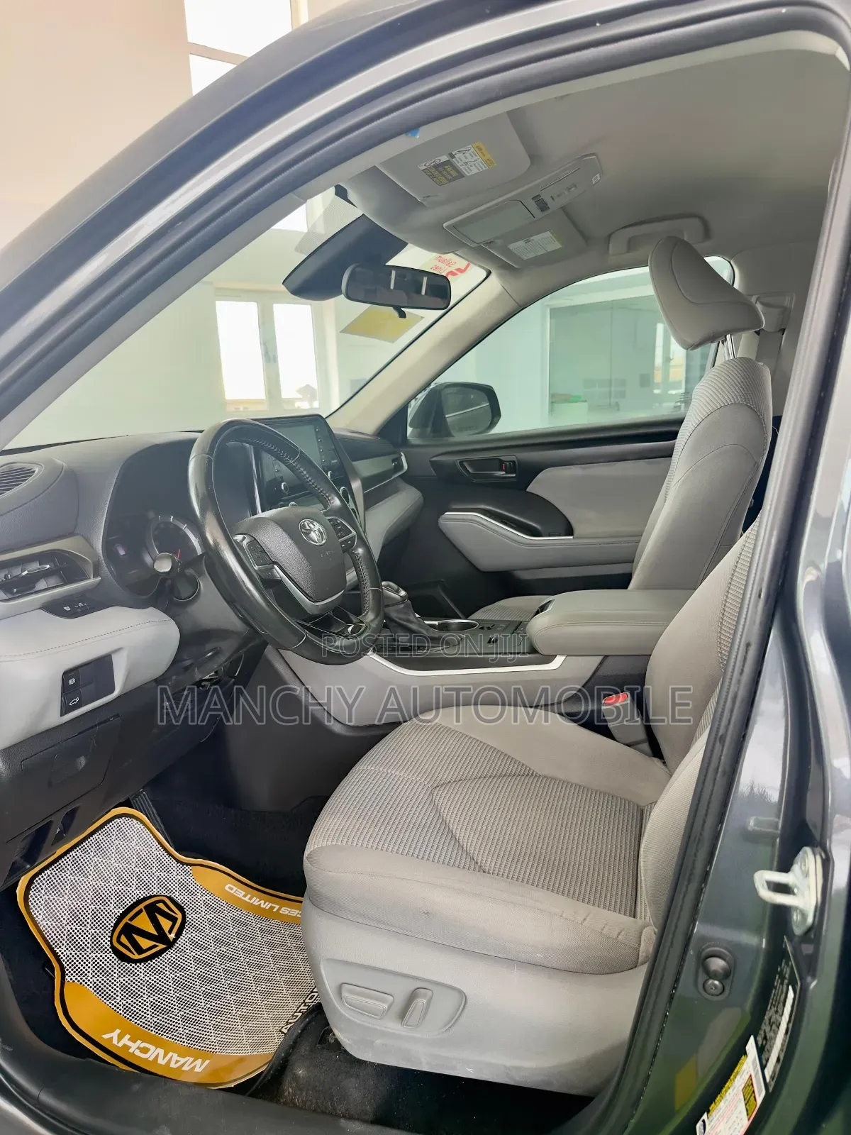 Toyota Highlander LE 2021 Gray