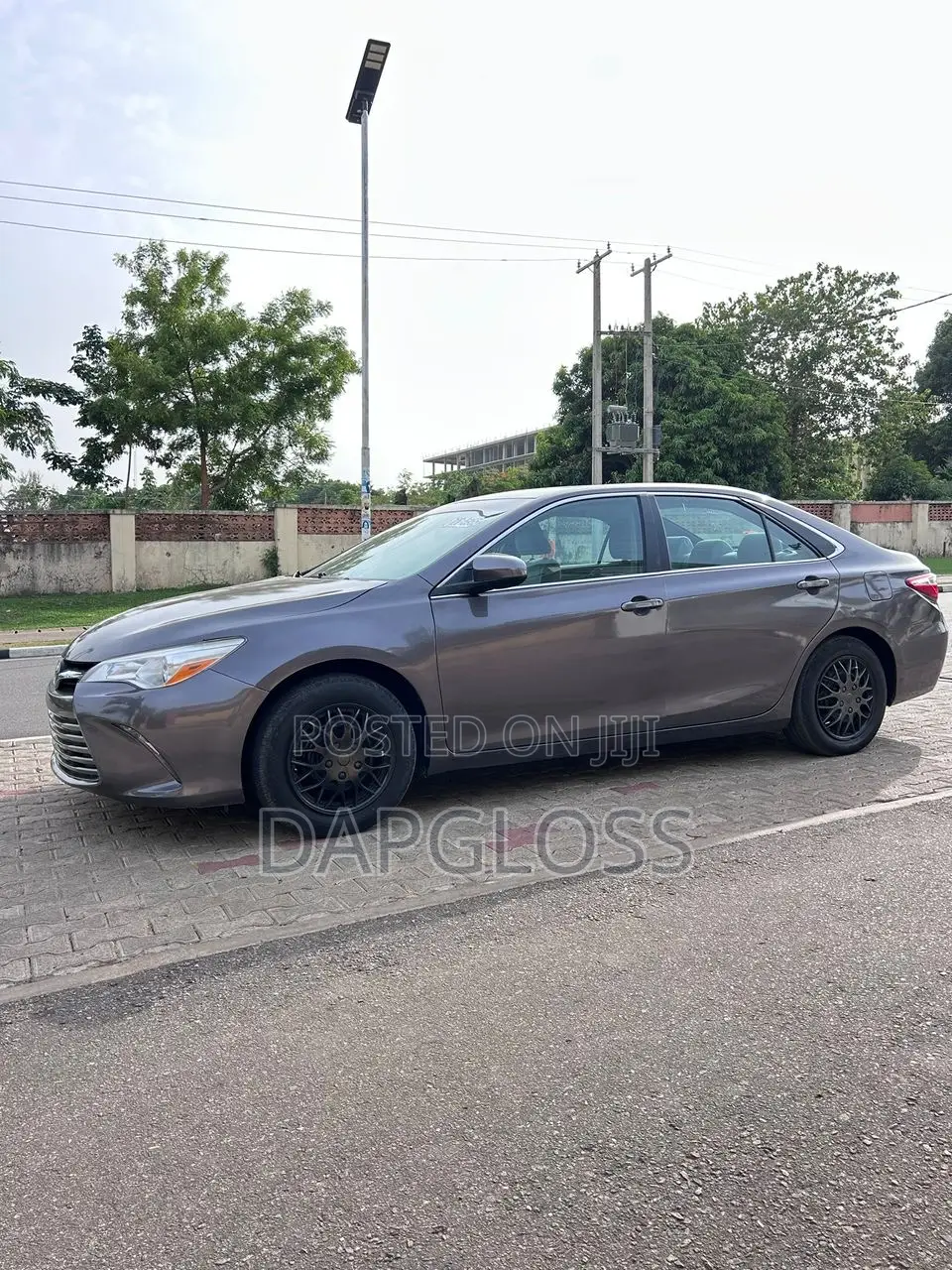 Toyota Camry LE 4dr Sedan (2.5L 4cyl 6A) 2016 Gray