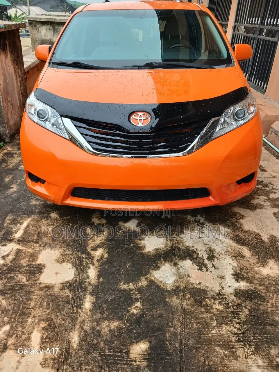 Toyota Sienna LE 8-Passenger 4dr Minivan (3.5L 6cyl 6A) 2015 Orange