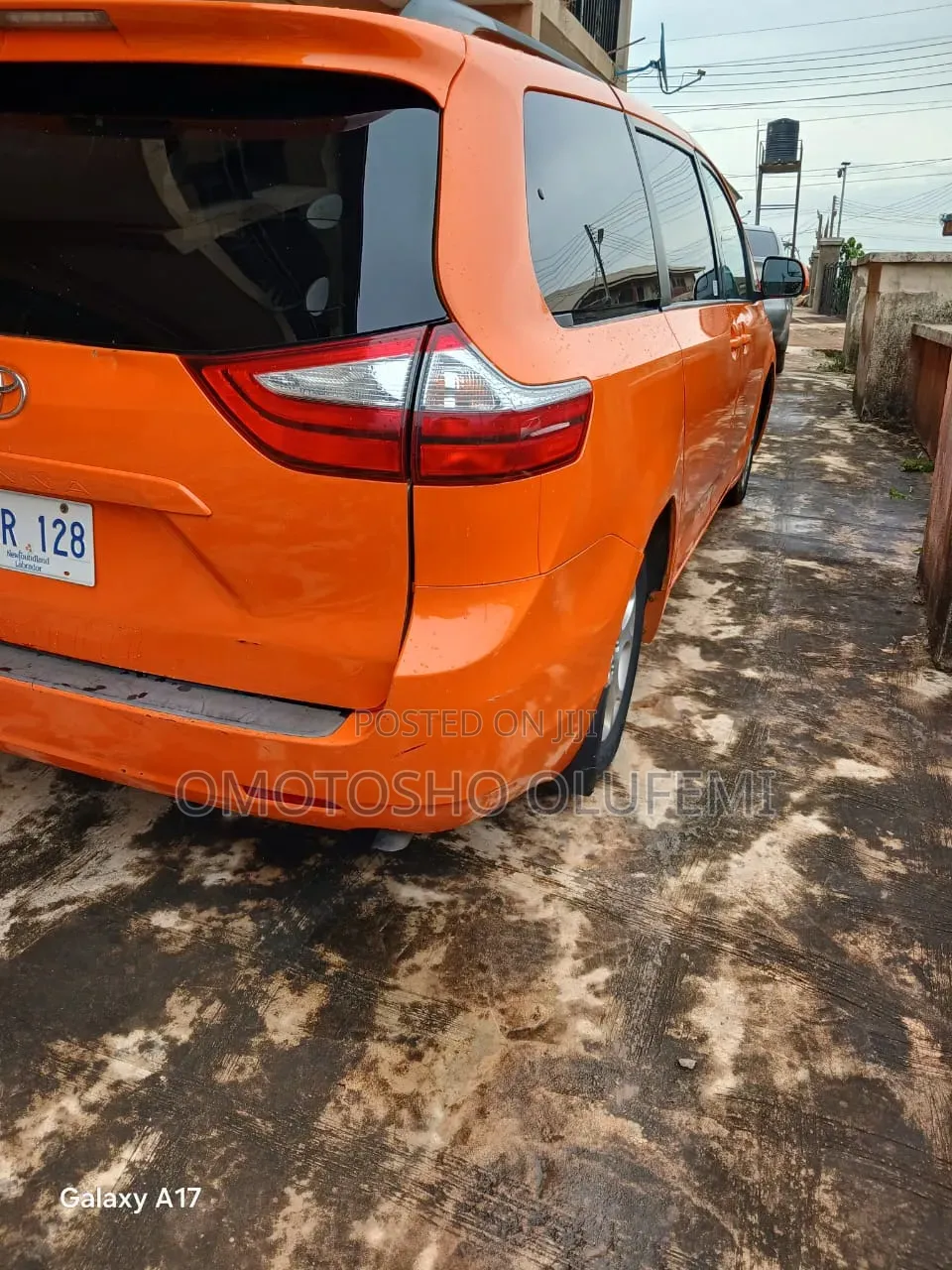 Toyota Sienna LE 8-Passenger 4dr Minivan (3.5L 6cyl 6A) 2015 Orange