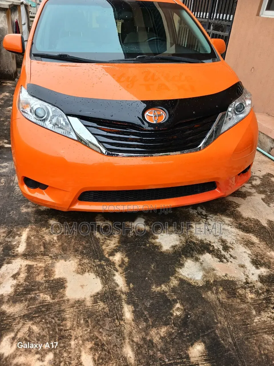 Toyota Sienna LE 8-Passenger 4dr Minivan (3.5L 6cyl 6A) 2015 Orange