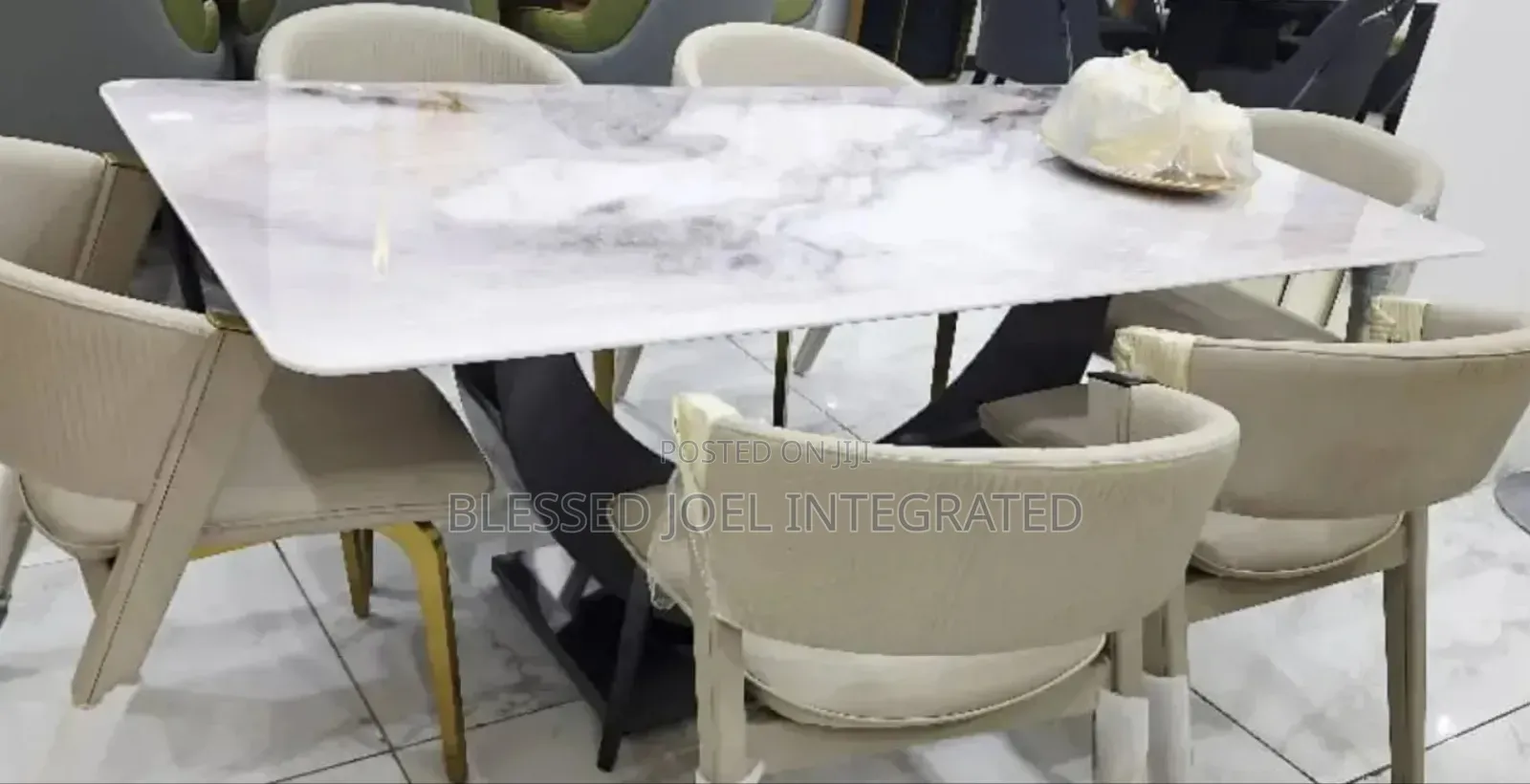 Mable Dining Table 6 Seaters