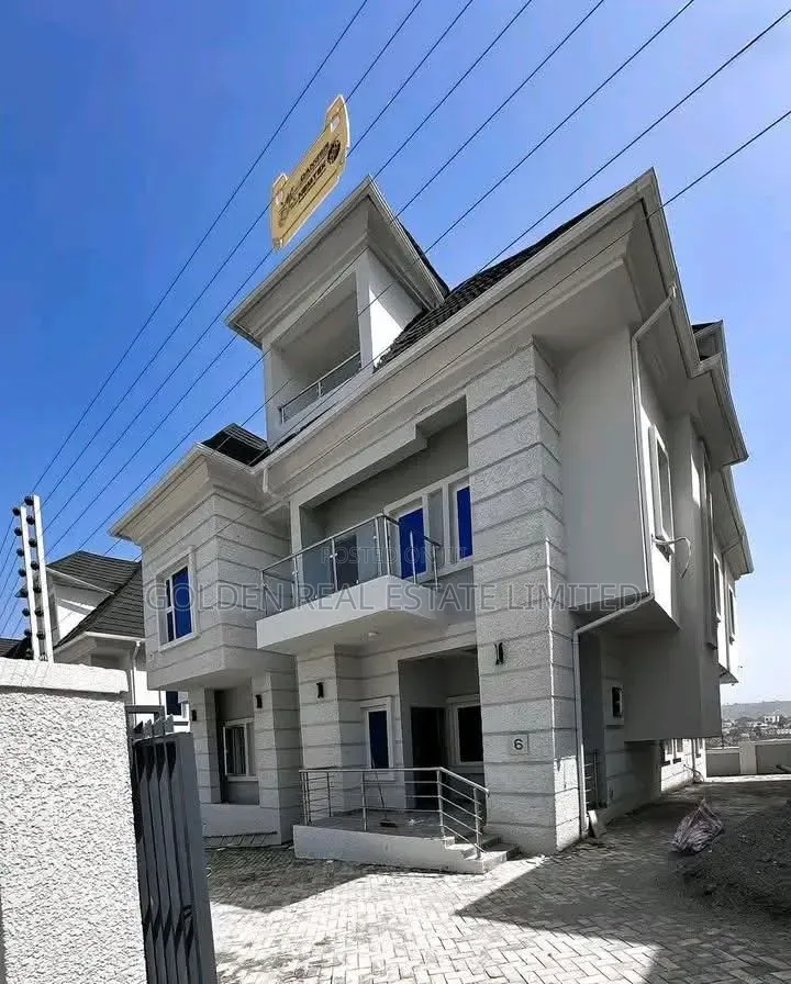5bdrm Duplex in Guzape District for sale