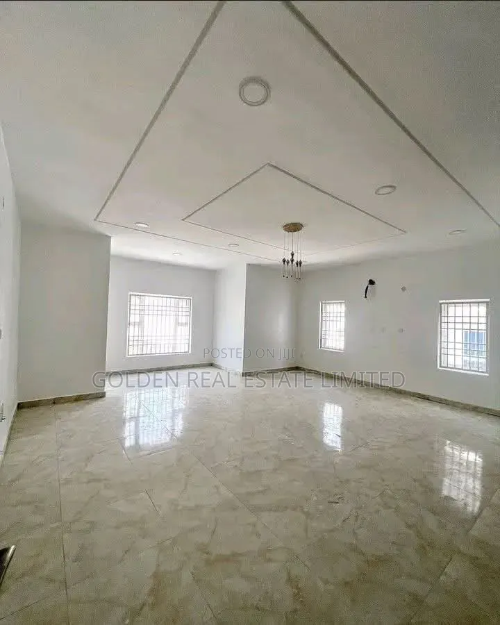 5bdrm Duplex in Guzape District for sale