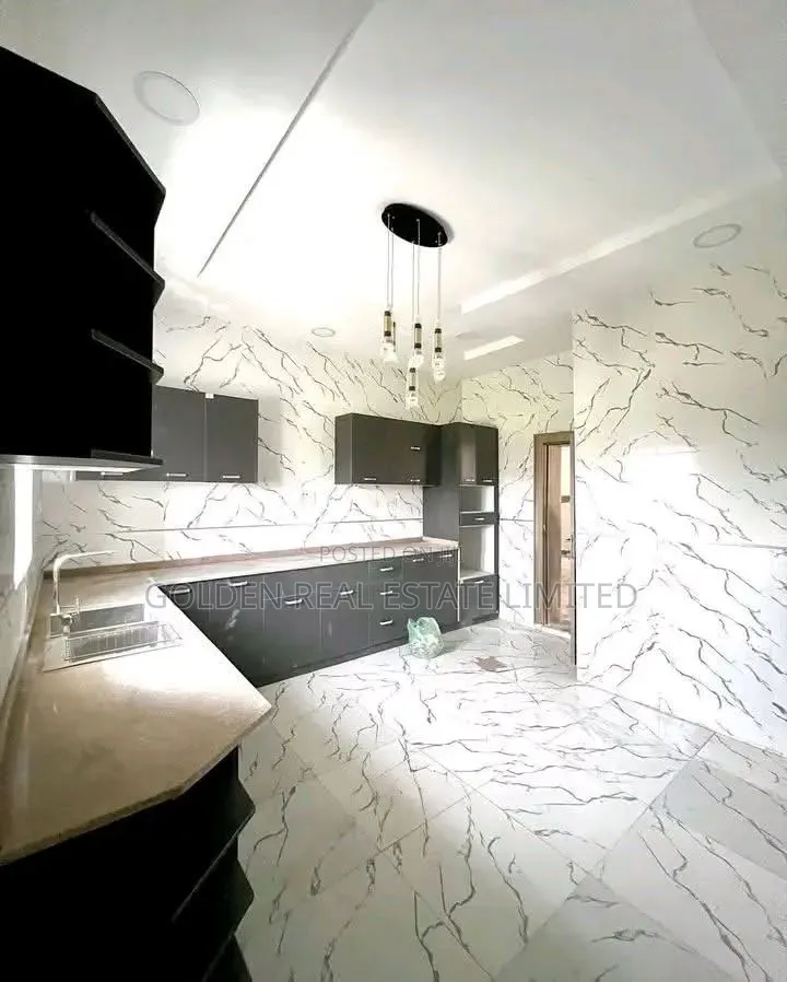 5bdrm Duplex in Guzape District for sale