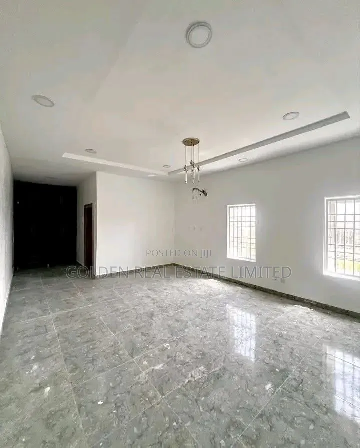5bdrm Duplex in Guzape District for sale