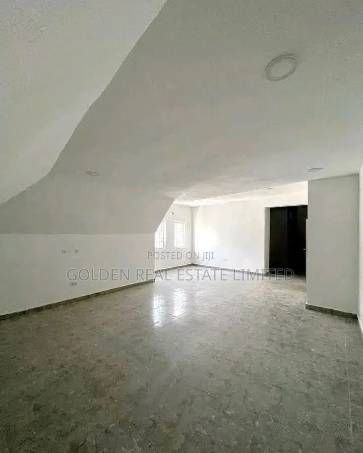 5bdrm Duplex in Guzape District for sale
