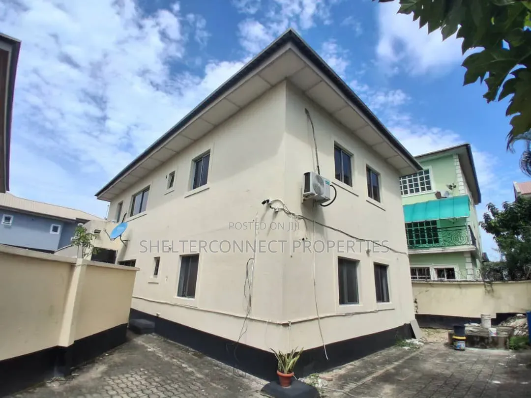 2bdrm Apartment in Lekki Phase 1 for rent