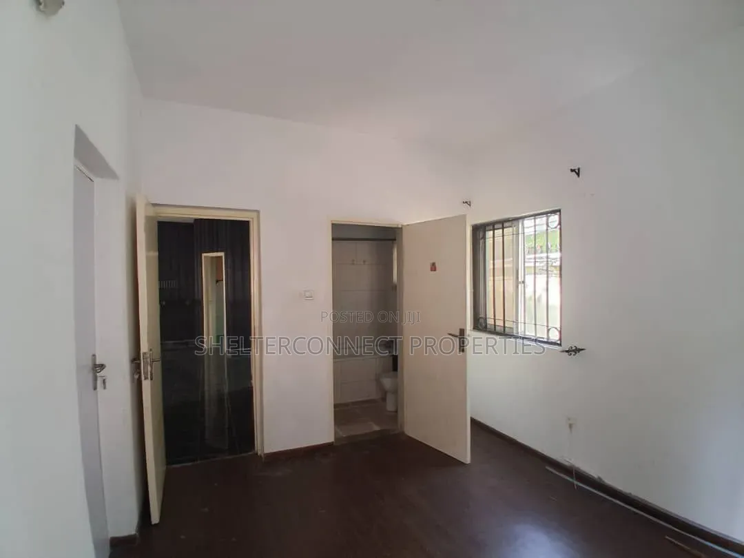 2bdrm Apartment in Lekki Phase 1 for rent