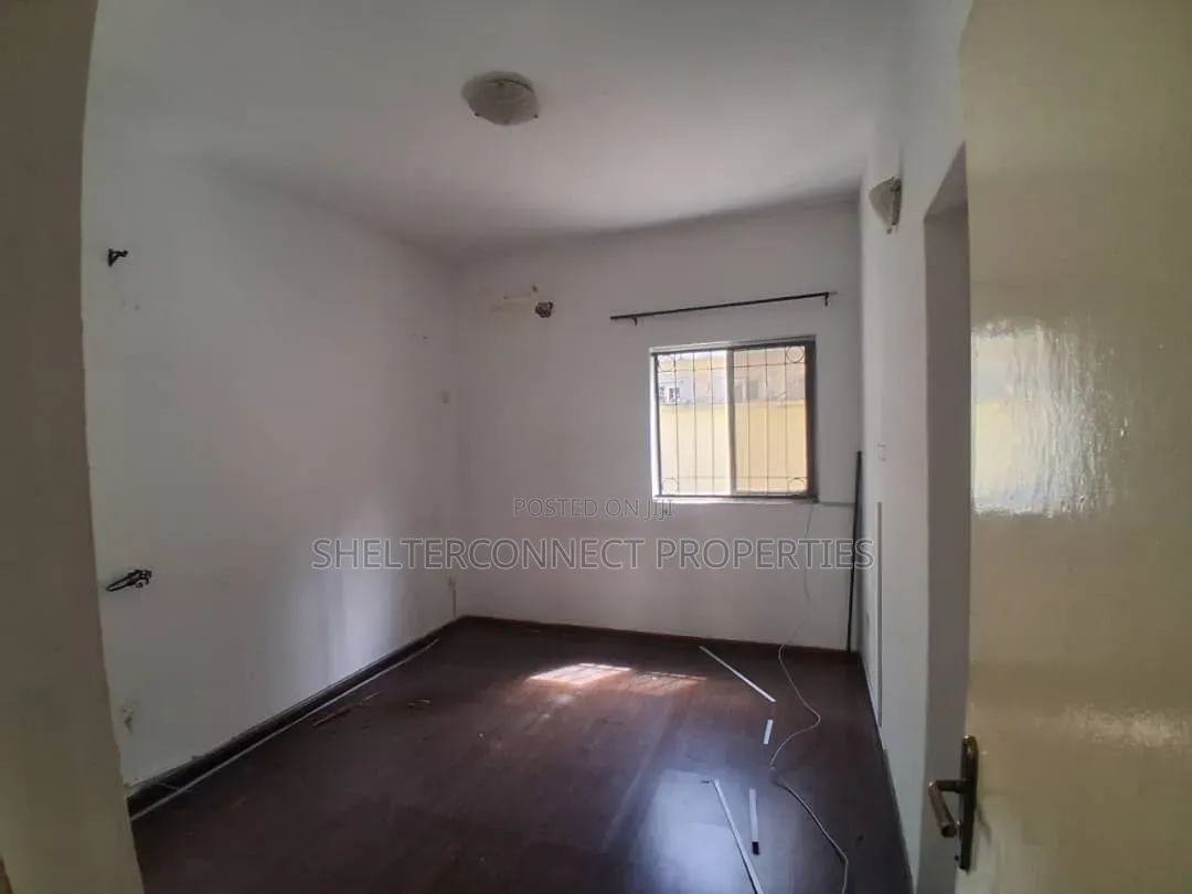 2bdrm Apartment in Lekki Phase 1 for rent