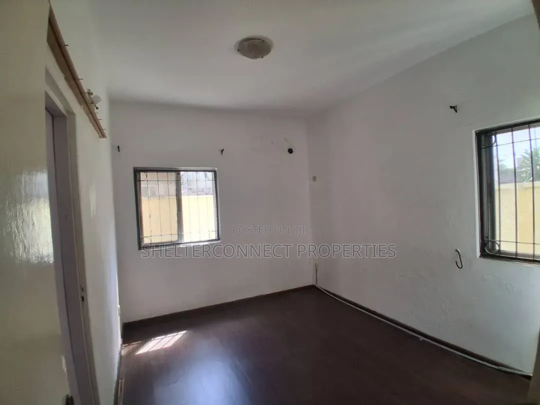 2bdrm Apartment in Lekki Phase 1 for rent