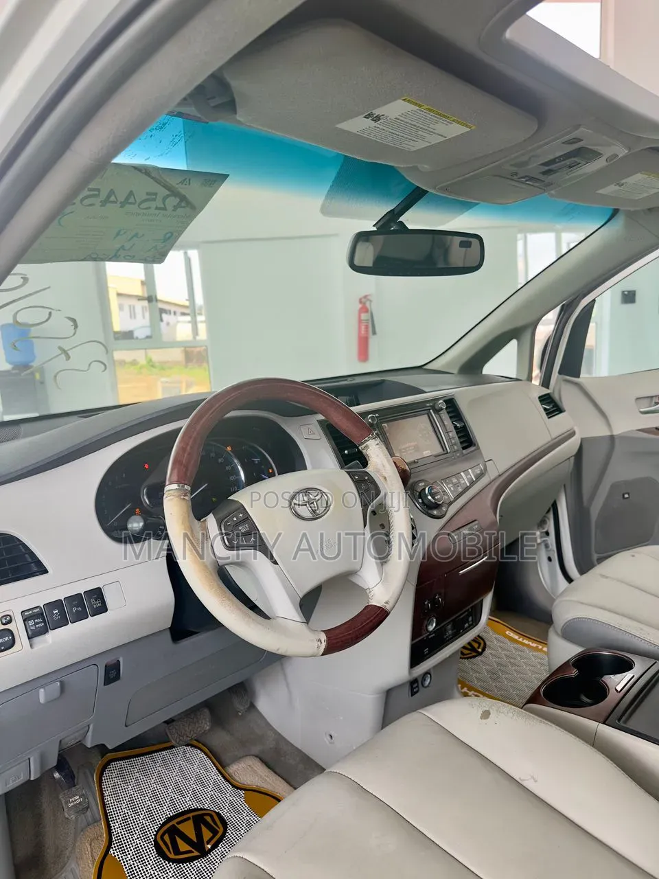 Toyota Sienna L 7-Passenger 4dr Minivan (3.5L 6cyl 6A) 2014 White