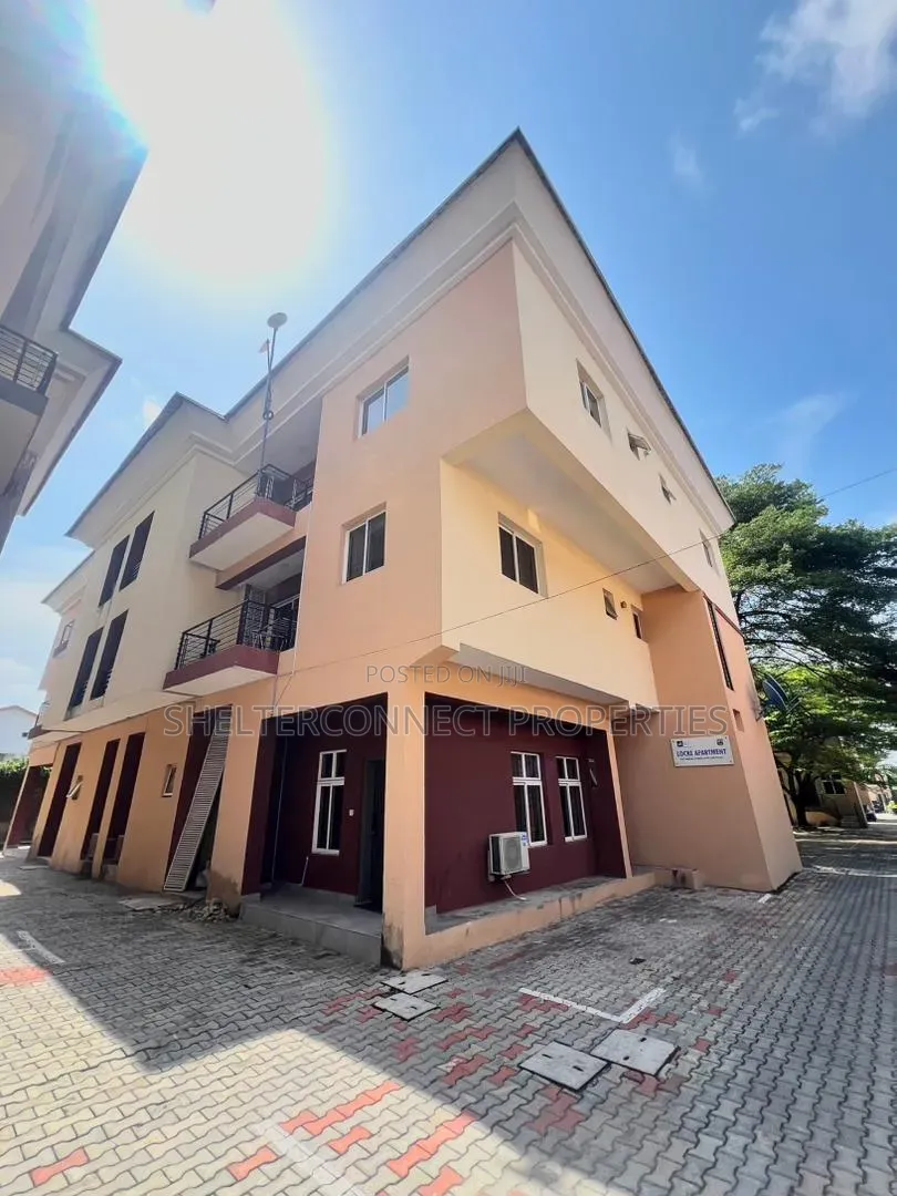2bdrm Apartment in Lekki Phase 1 for rent