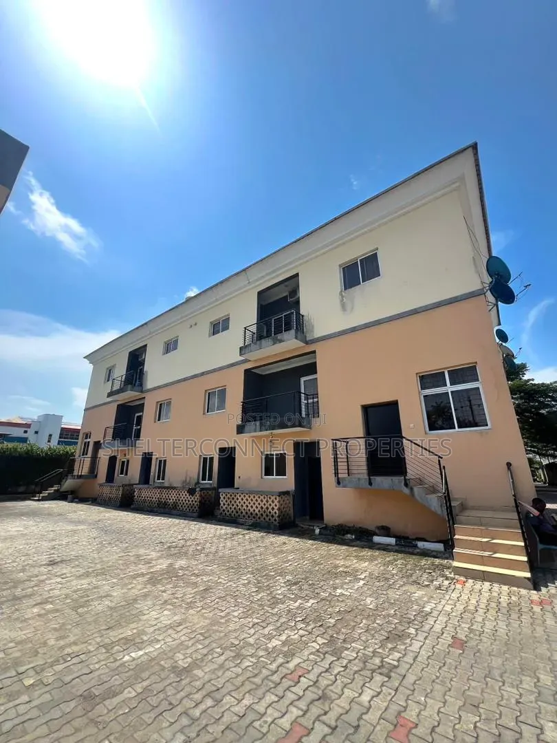 2bdrm Apartment in Lekki Phase 1 for rent