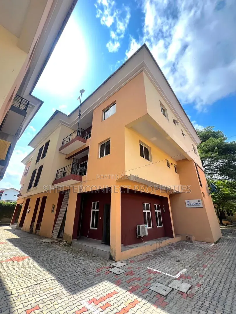 2bdrm Apartment in Lekki Phase 1 for rent
