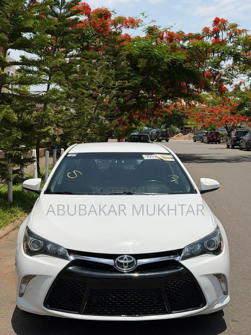 Toyota Camry SE 4dr Sedan (2.5L 4cyl 6A) 2016 White