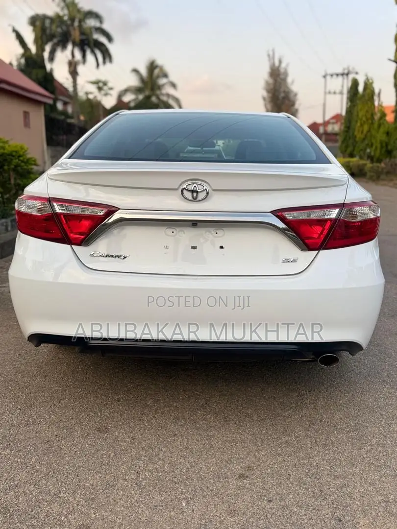 Toyota Camry SE 4dr Sedan (2.5L 4cyl 6A) 2016 White