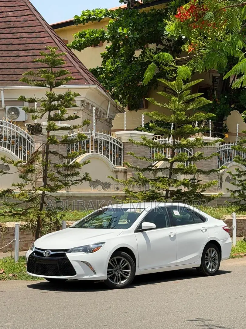 Toyota Camry SE 4dr Sedan (2.5L 4cyl 6A) 2016 White