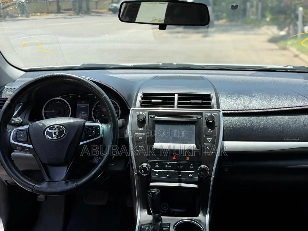 Toyota Camry SE 4dr Sedan (2.5L 4cyl 6A) 2016 White
