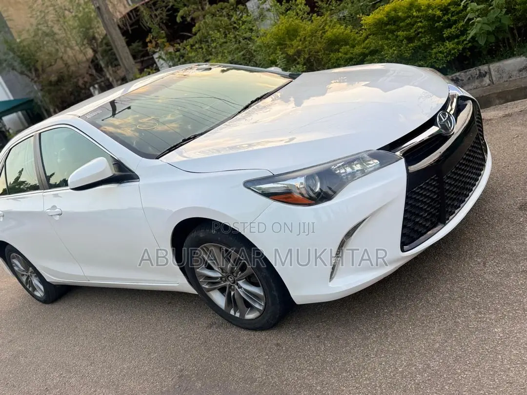Toyota Camry SE 4dr Sedan (2.5L 4cyl 6A) 2016 White