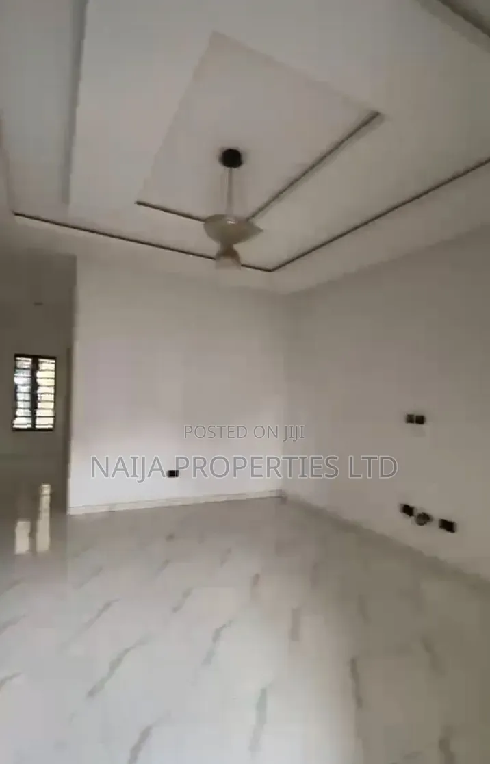 2bdrm Apartment in Mobil Rd, Ajiwe for rent