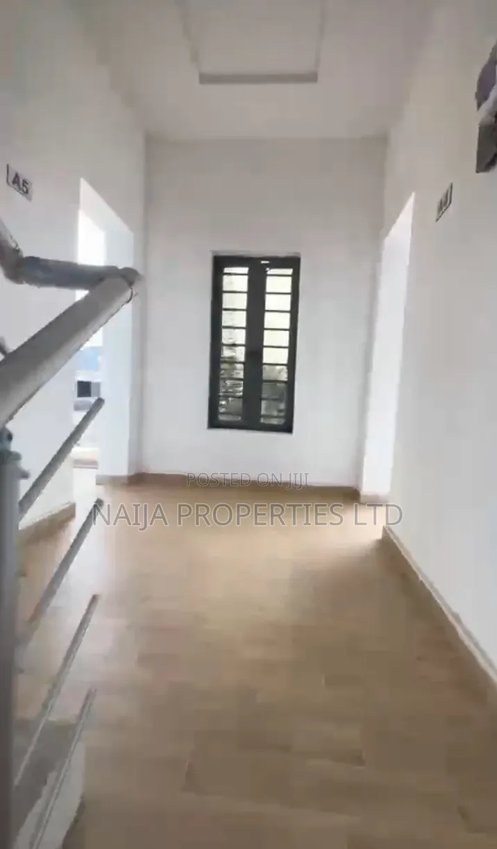 2bdrm Apartment in Mobil Rd, Ajiwe for rent