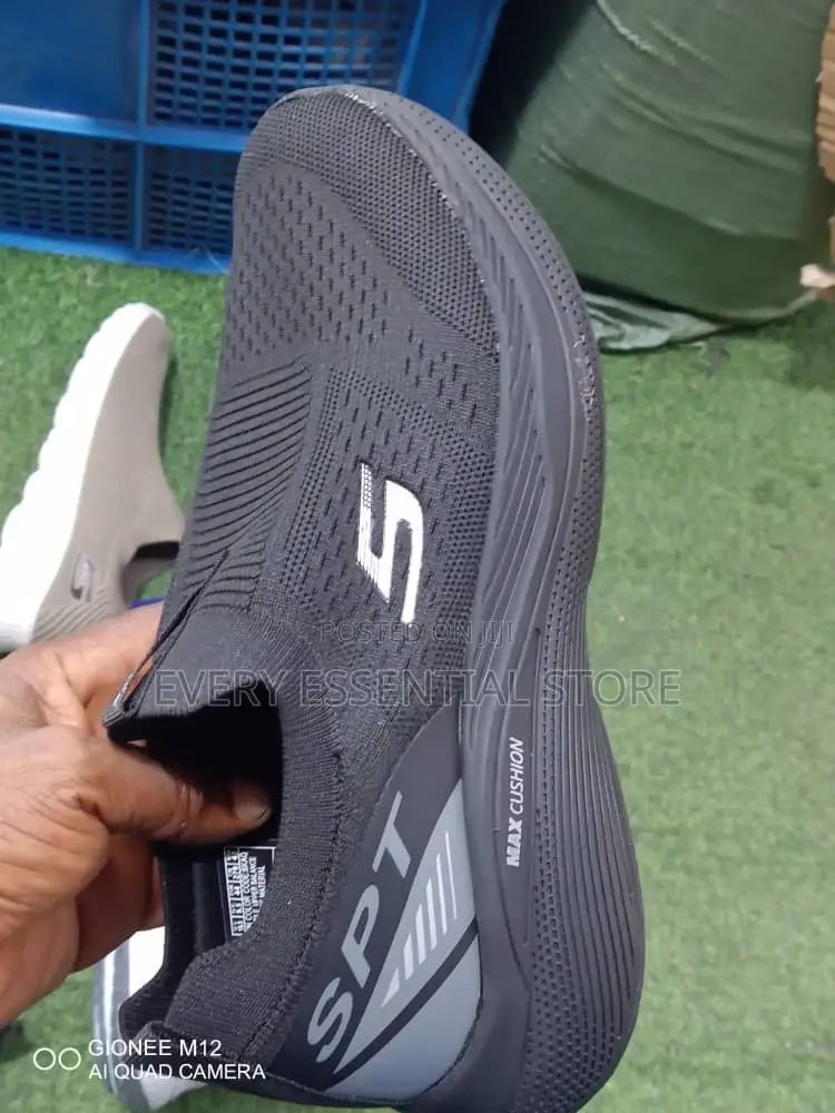 Skechers Memory Foam Breathable Max Cushion Sneakers SPT Design