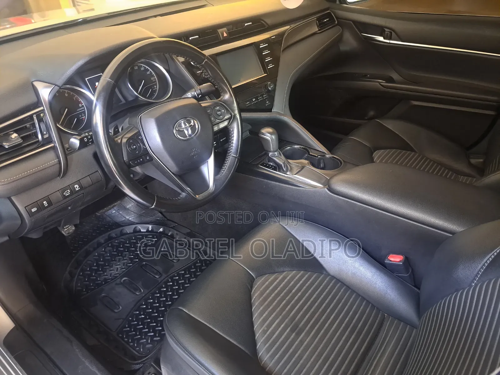 Toyota Camry SE FWD (2.5L 4cyl 8AM) 2018 Silver