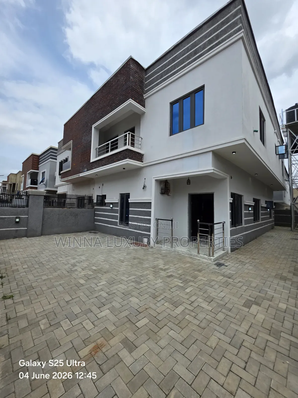 4bdrm Duplex in Palm Estate, Lugbe District for rent