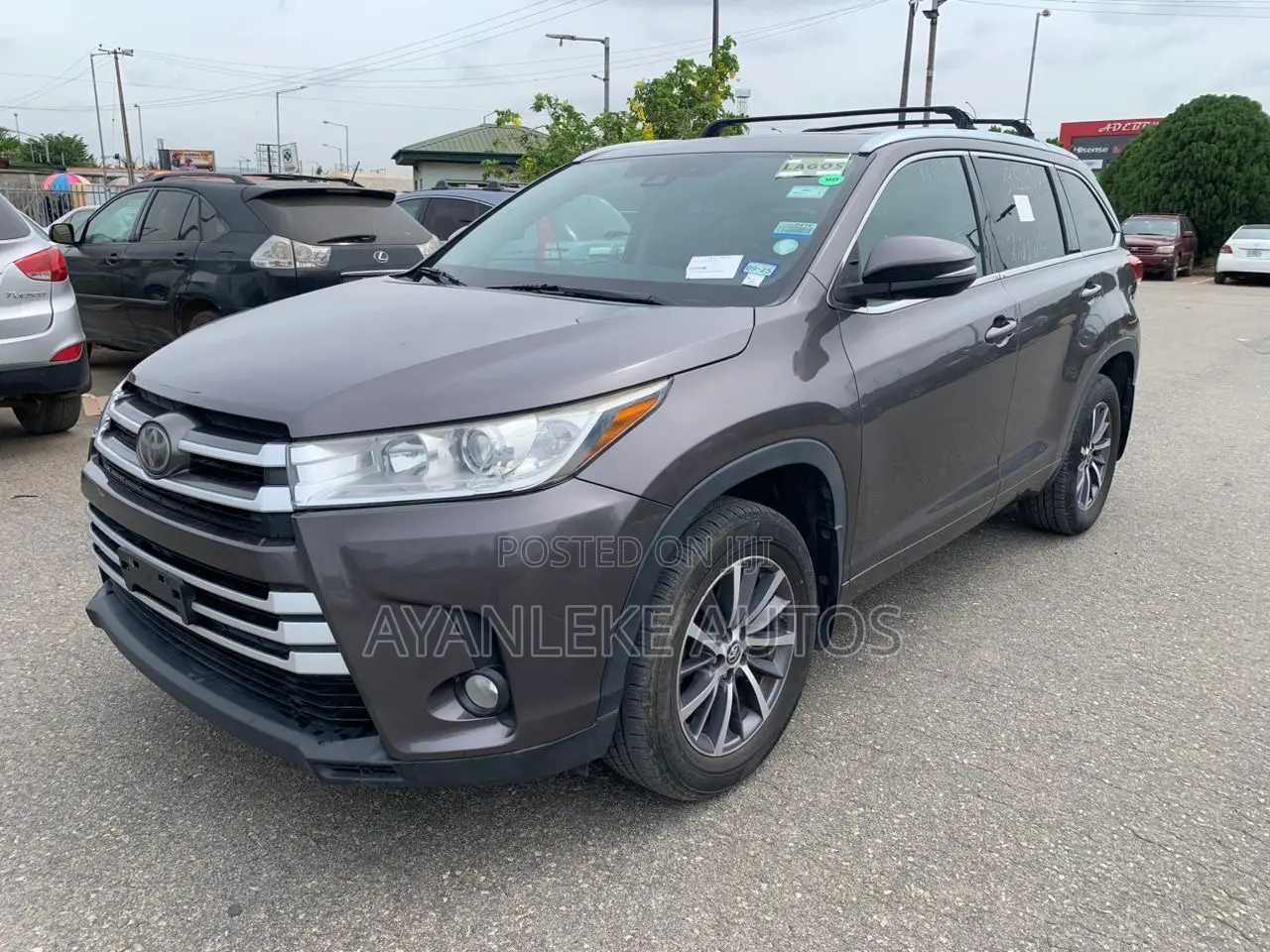 Toyota Highlander XLE 4x4 V6 (3.5L 6cyl 8A) 2017 Gray