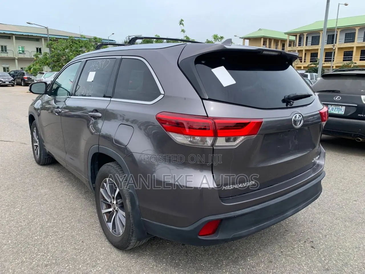 Toyota Highlander XLE 4x4 V6 (3.5L 6cyl 8A) 2017 Gray