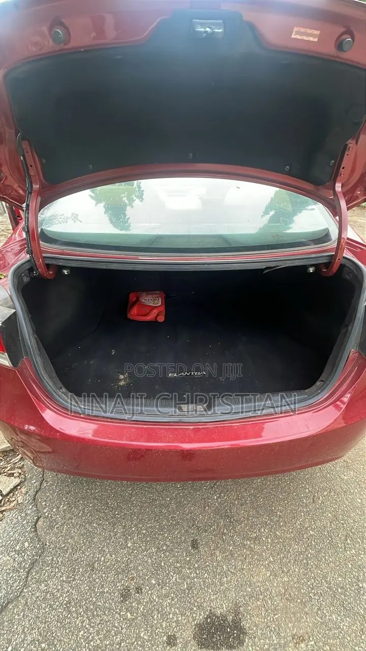 Hyundai Elantra 2011 Red