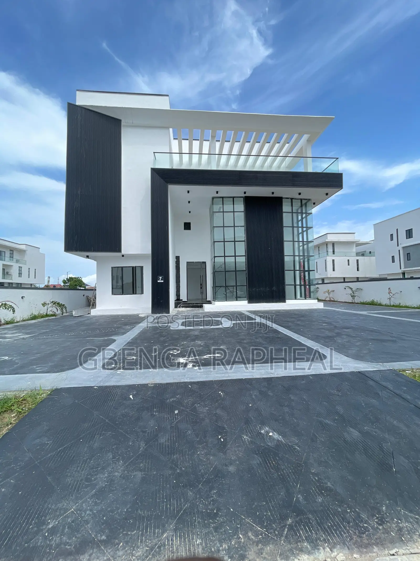5bdrm Duplex in Mate, Lekki for sale