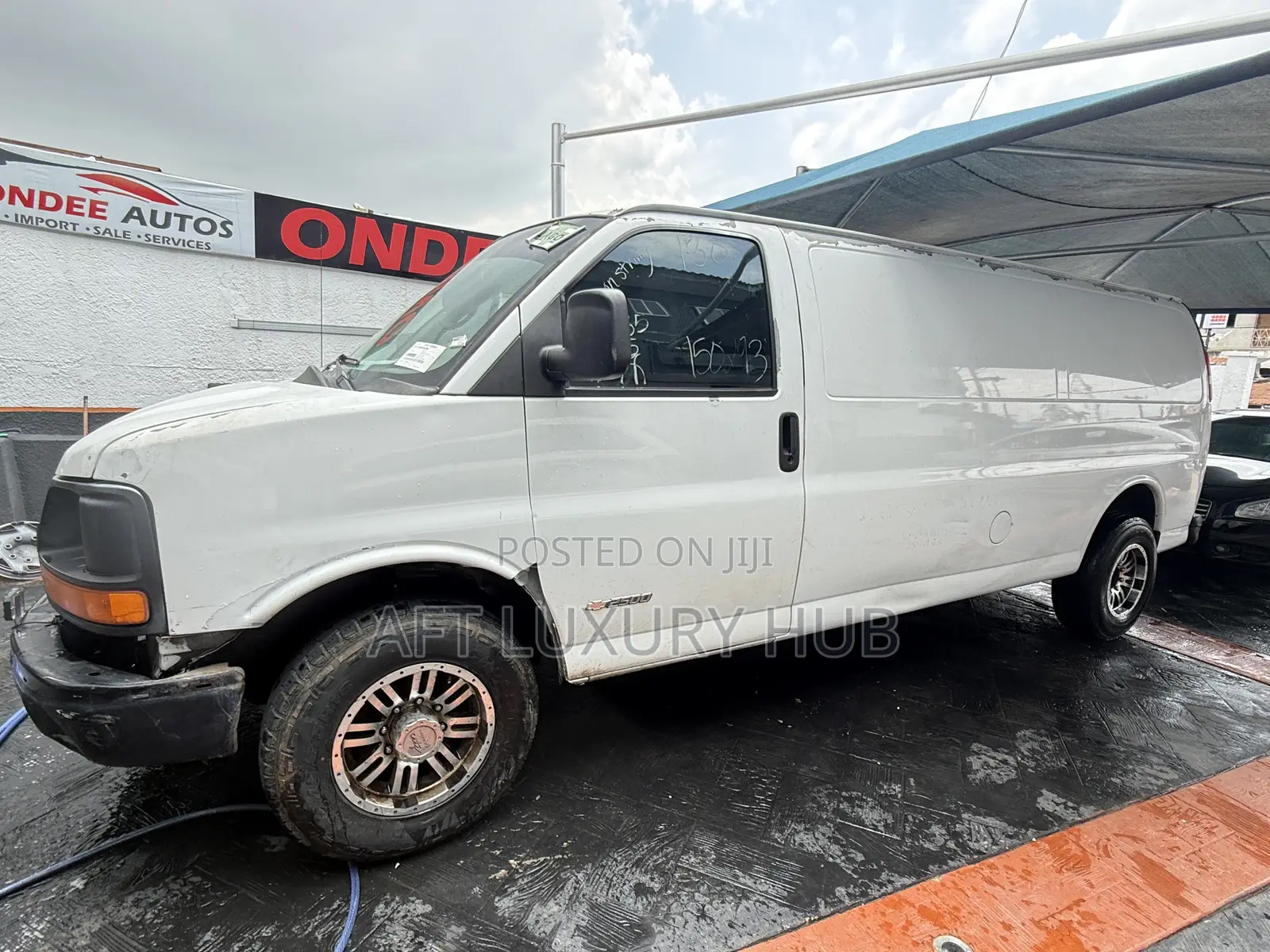 GMC Savana Cargo Van G 1500 2009 White