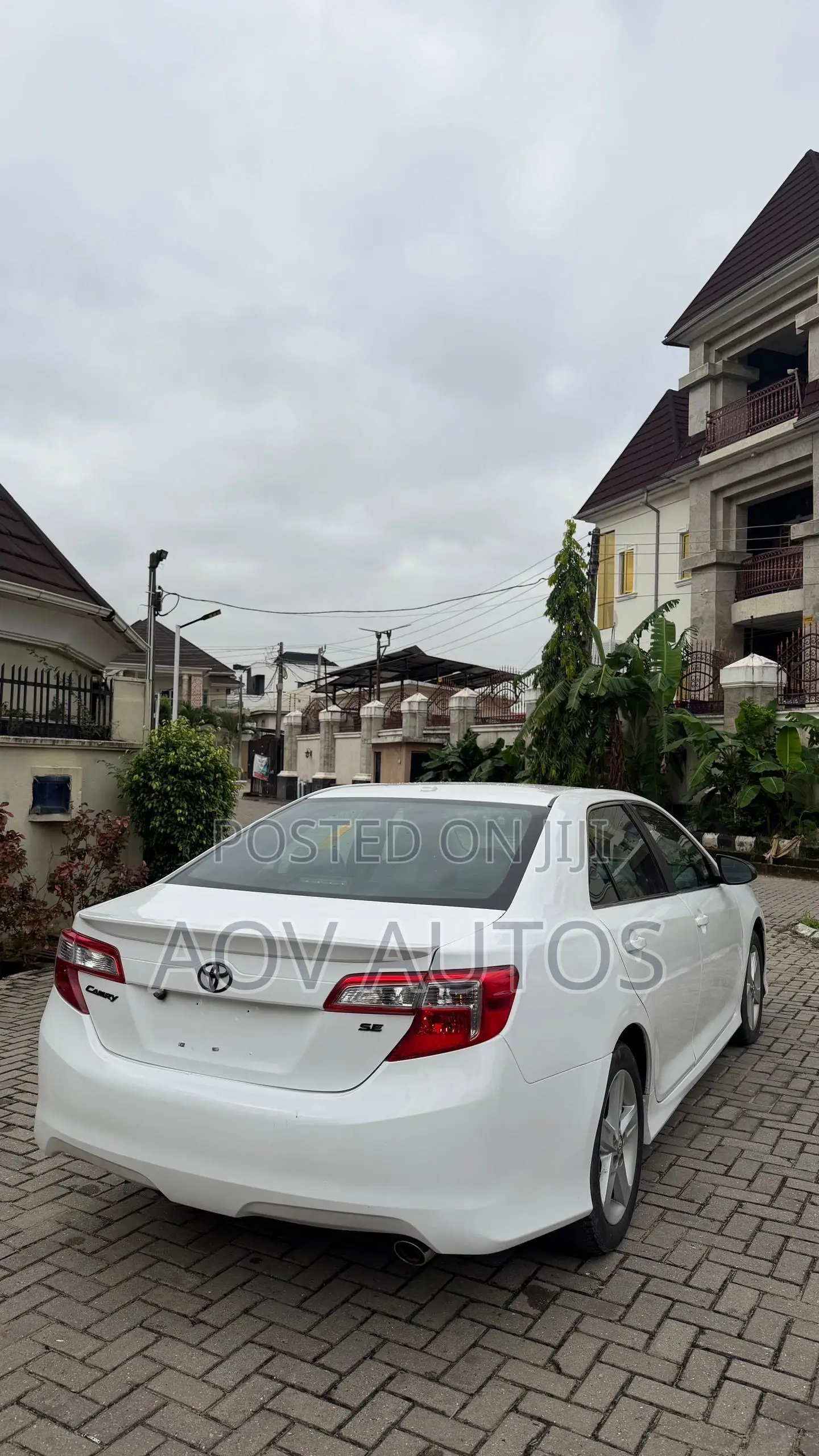 Toyota Camry SE 4dr Sedan (2.5L 4cyl 6A) 2013 White