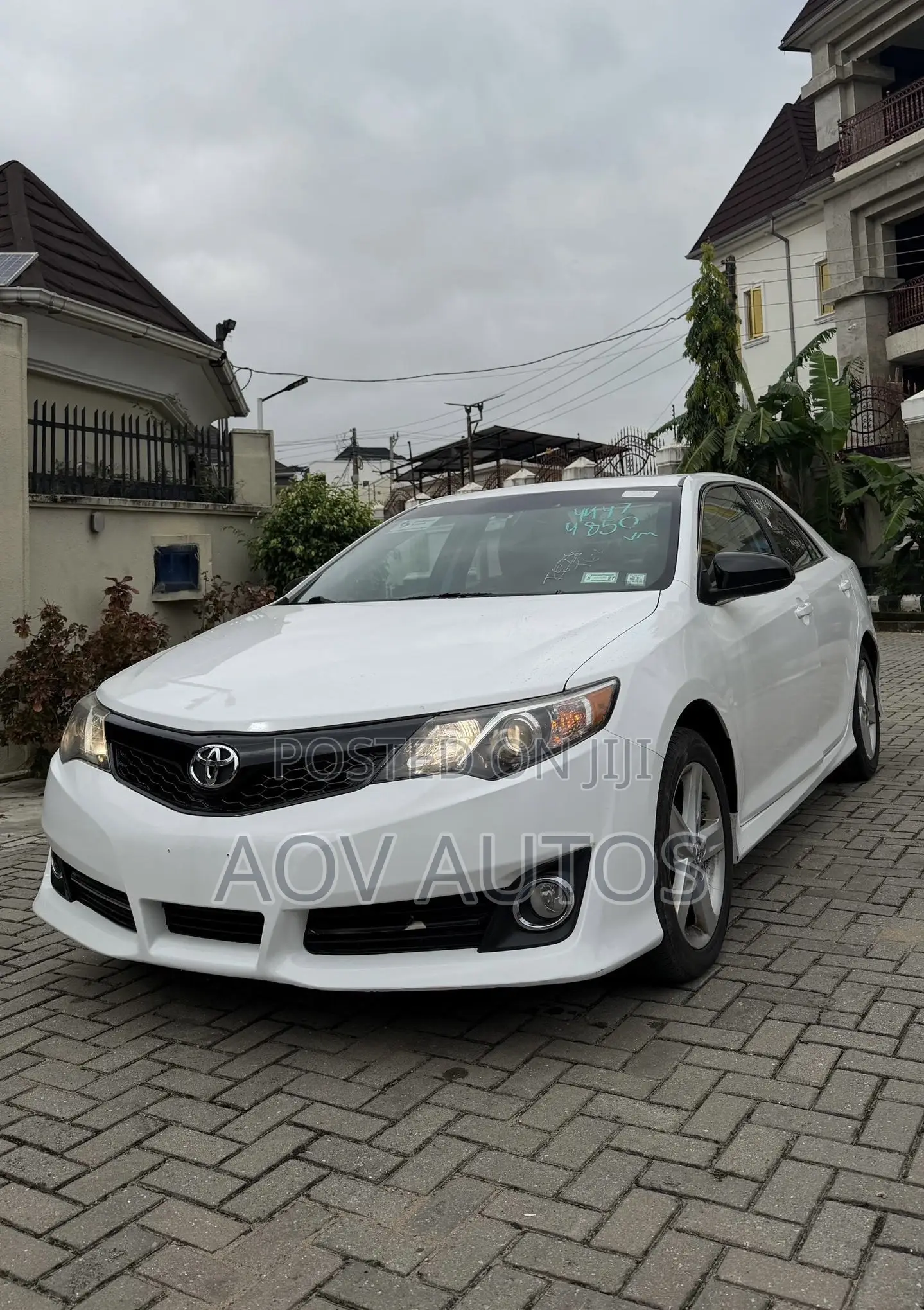 Toyota Camry SE 4dr Sedan (2.5L 4cyl 6A) 2013 White