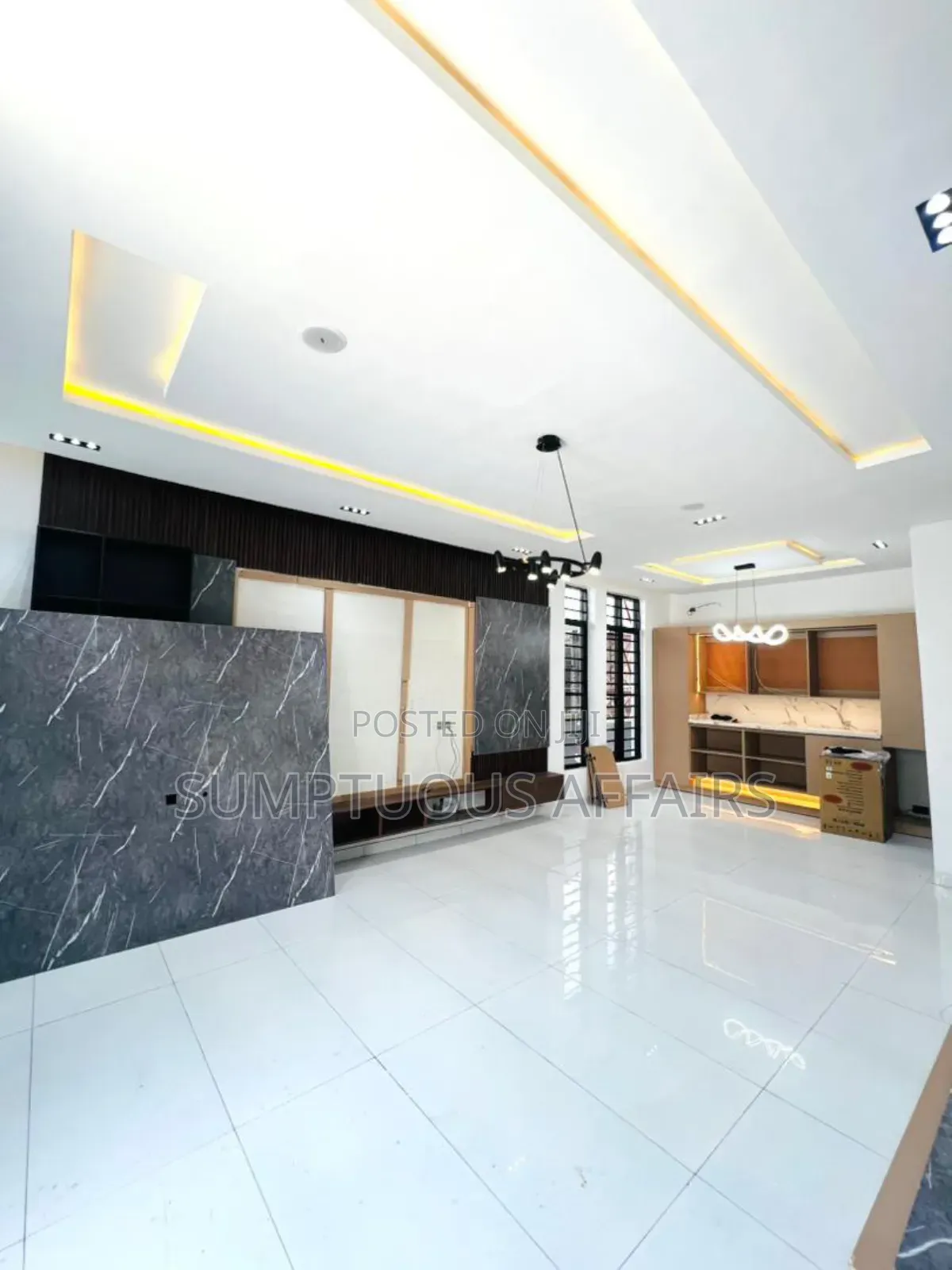 5bdrm Duplex in Megamound Estate, for sale