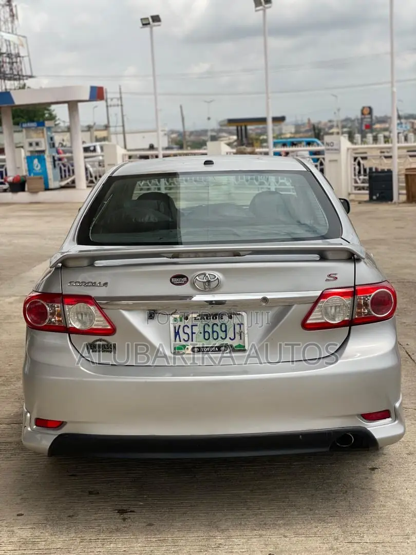 Toyota Corolla 2013 Silver