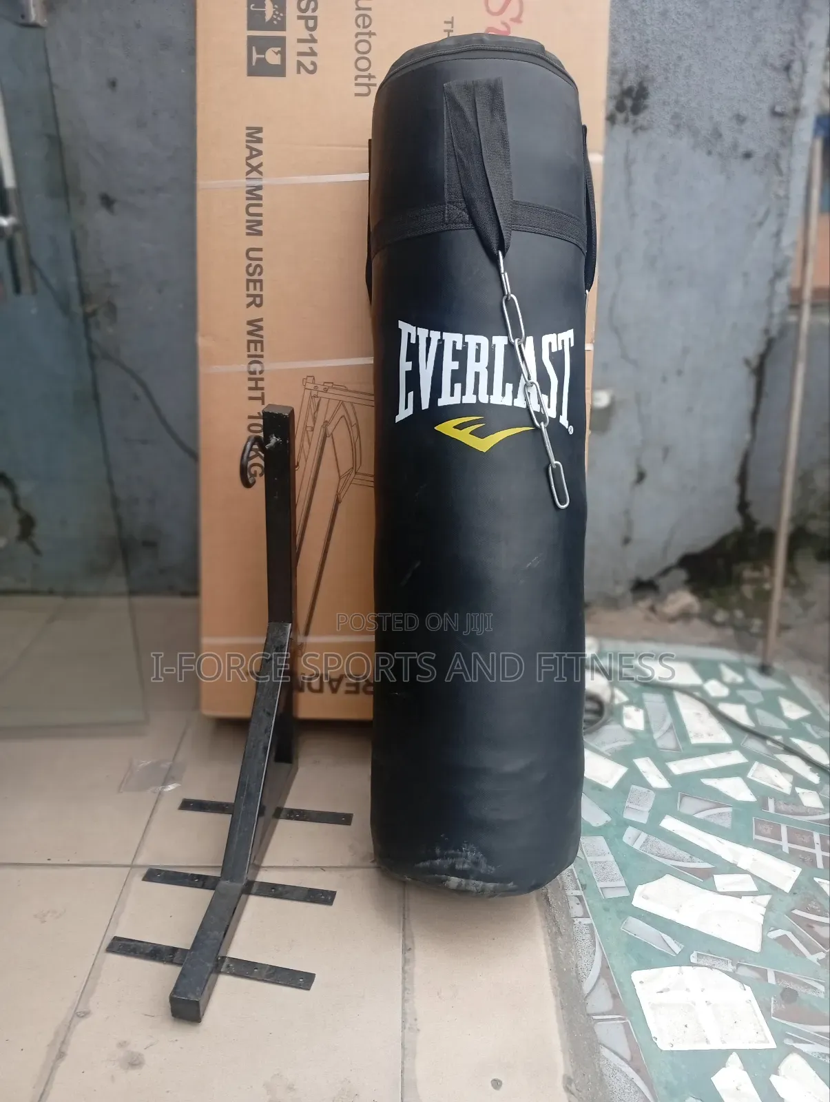 Everlast Punching Bag With Hanger