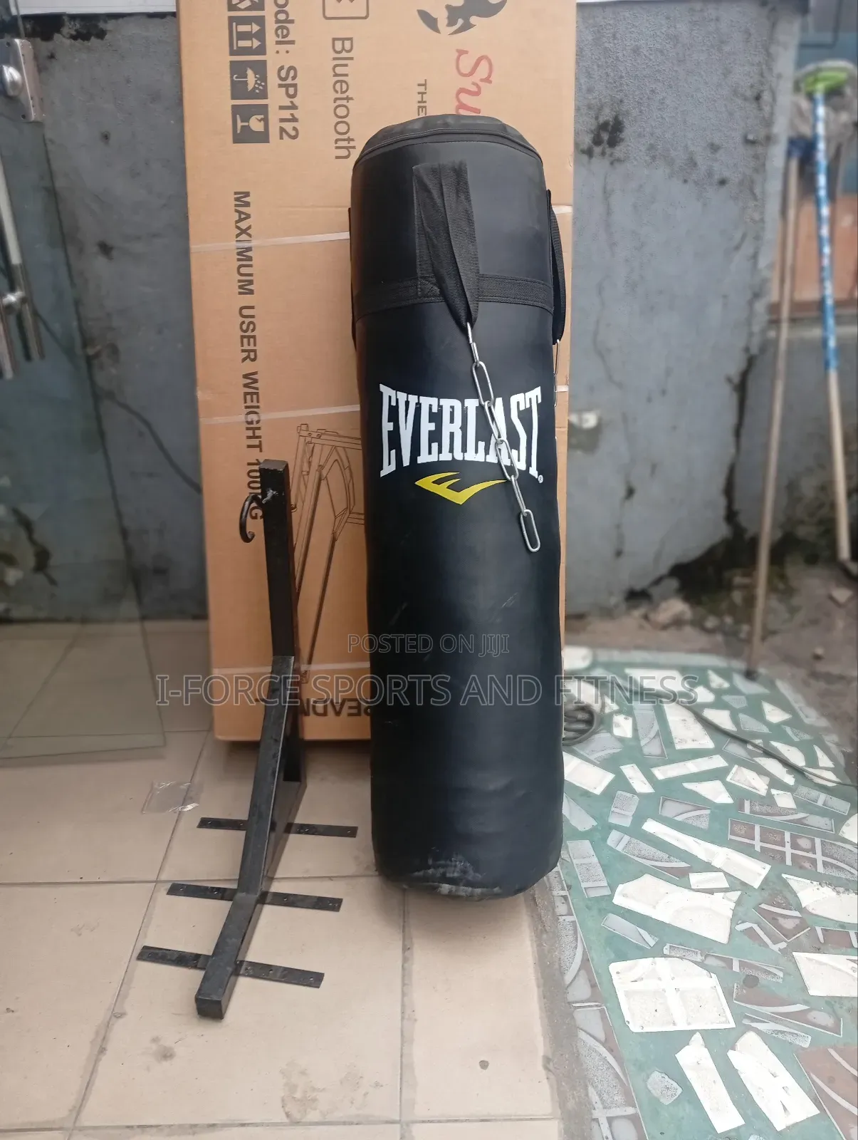 Everlast Punching Bag With Hanger