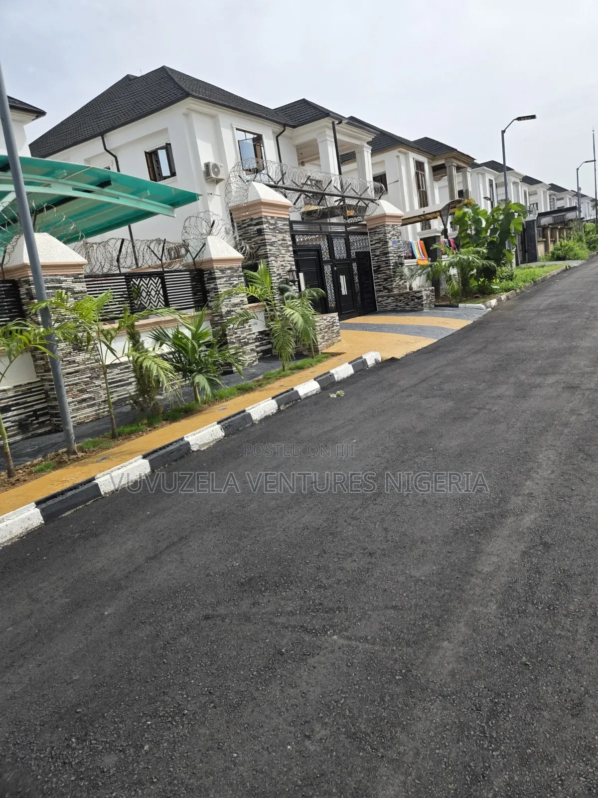 Furnished 3bdrm Apartment in Gaduwa Presidential for sale
