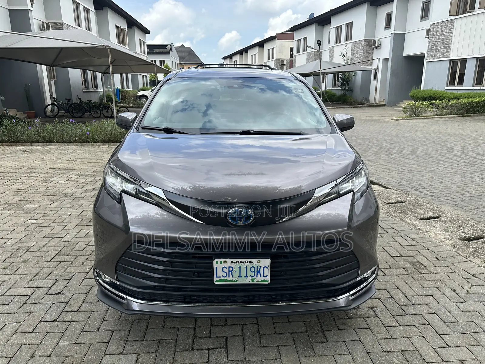 Toyota Sienna Limited 2022 Gray