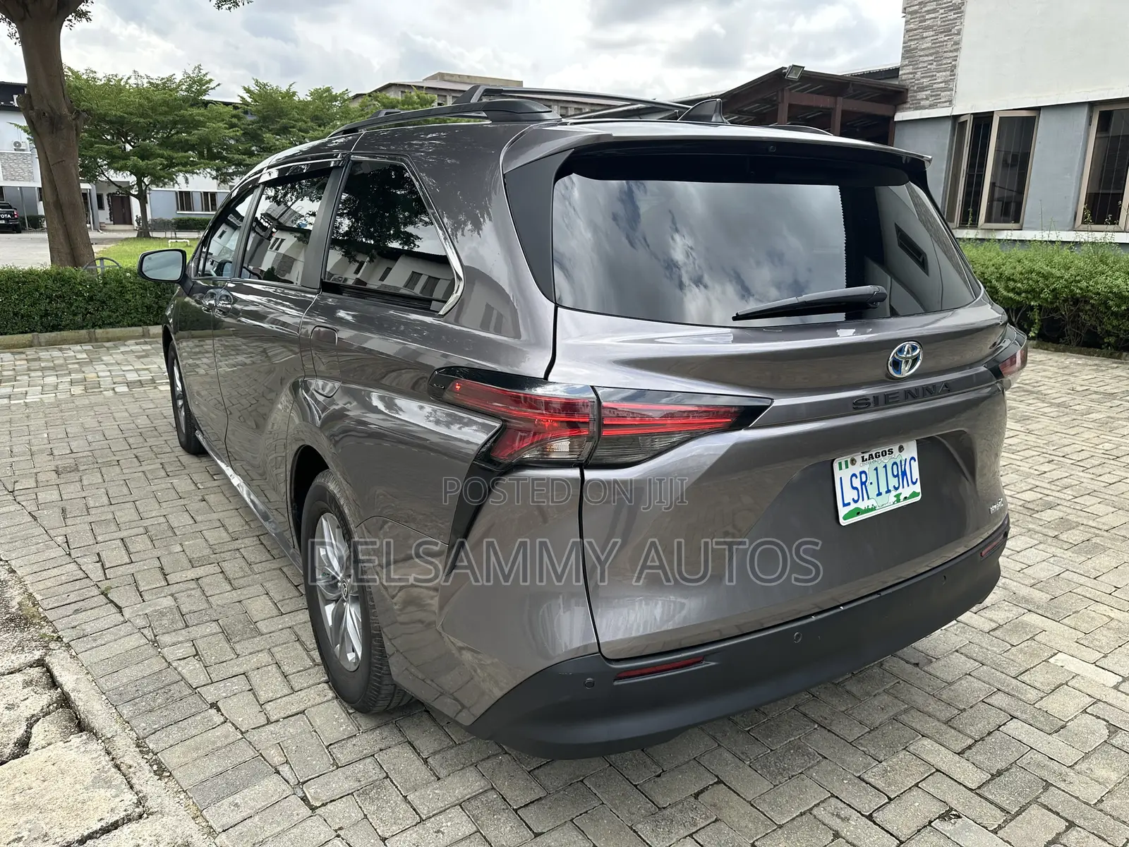 Toyota Sienna Limited 2022 Gray